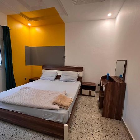 Smb-Gn Residence Lambandji - Electricite Et Wifi H24 Конакрі Екстер'єр фото