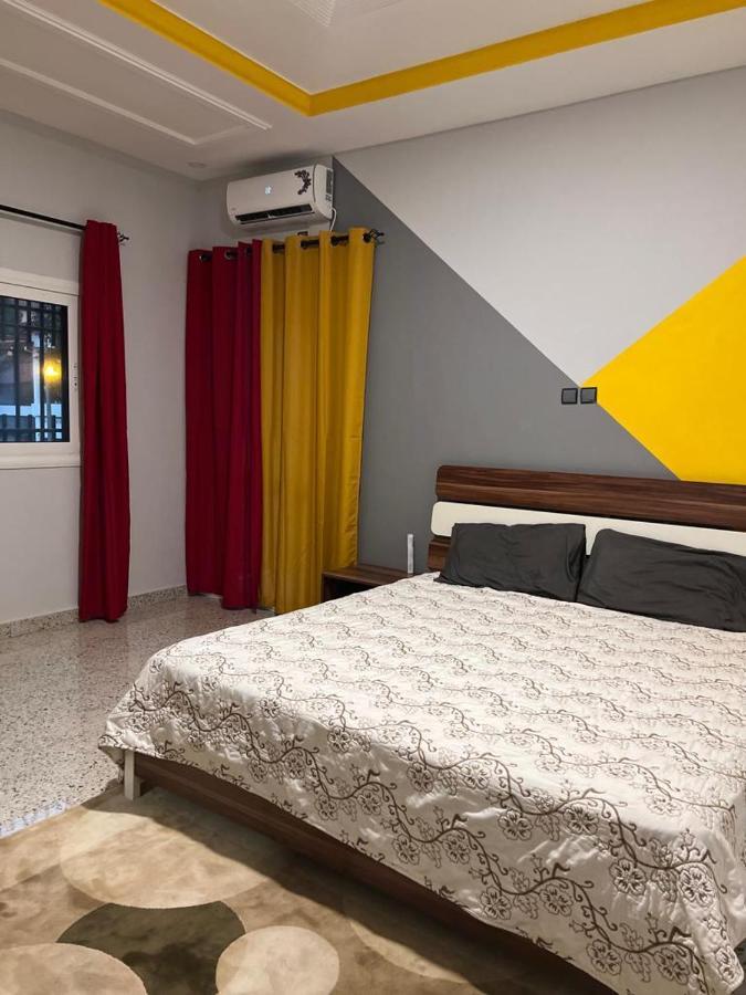 Smb-Gn Residence Lambandji - Electricite Et Wifi H24 Конакрі Екстер'єр фото