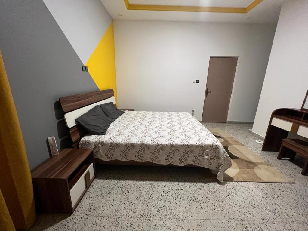 Smb-Gn Residence Lambandji - Electricite Et Wifi H24 Конакрі Екстер'єр фото